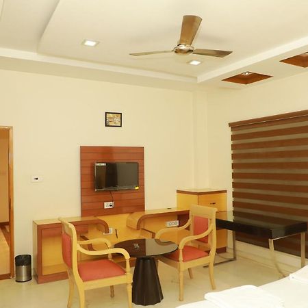 Hill View Paradise - 2Bhk'S & Rooms - A Golden Group Of Premium Home Stays - 蒂鲁帕蒂 外观 照片