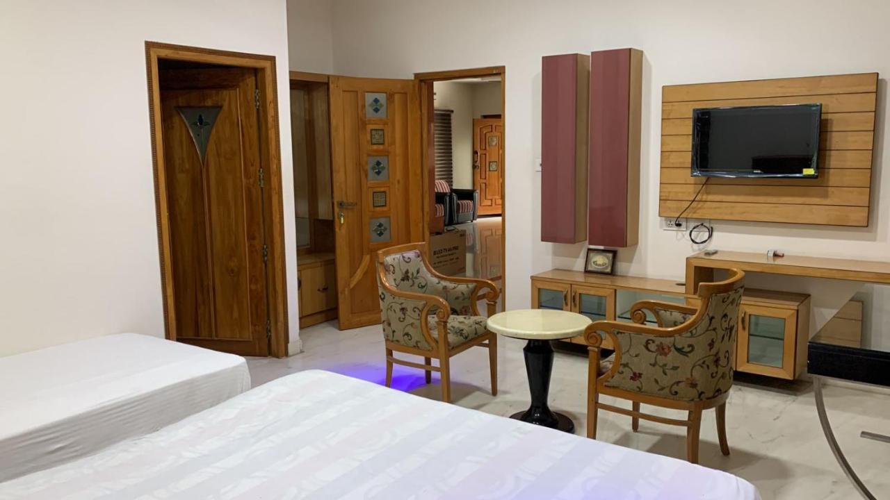 Hill View Paradise - 2Bhk'S & Rooms - A Golden Group Of Premium Home Stays - 蒂鲁帕蒂 外观 照片