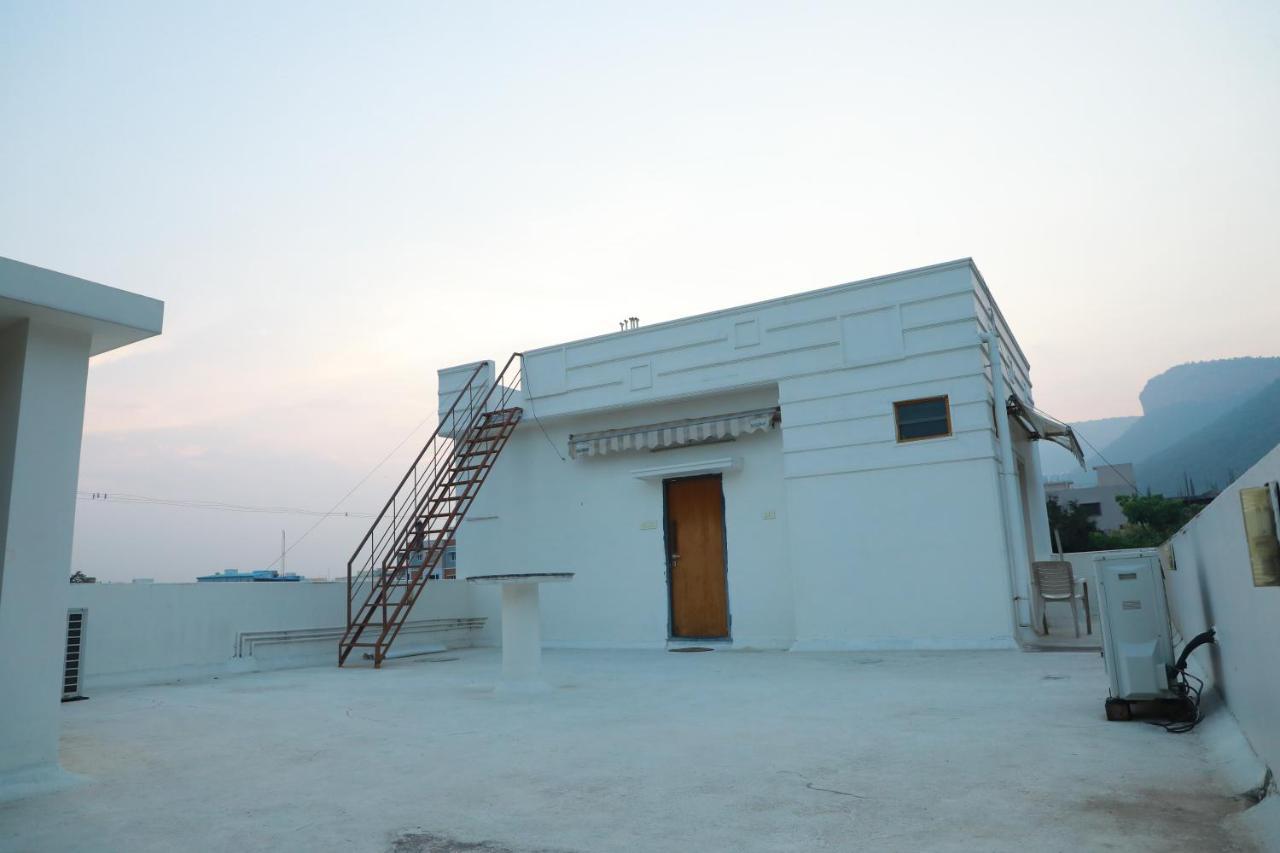 Hill View Paradise - 2Bhk'S & Rooms - A Golden Group Of Premium Home Stays - 蒂鲁帕蒂 外观 照片