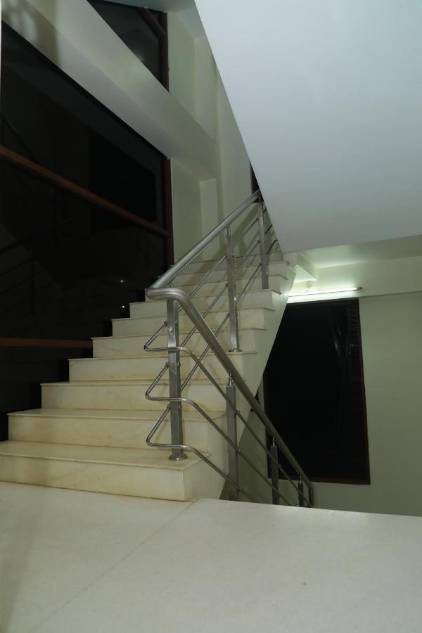 Hill View Paradise - 2Bhk'S & Rooms - A Golden Group Of Premium Home Stays - 蒂鲁帕蒂 外观 照片