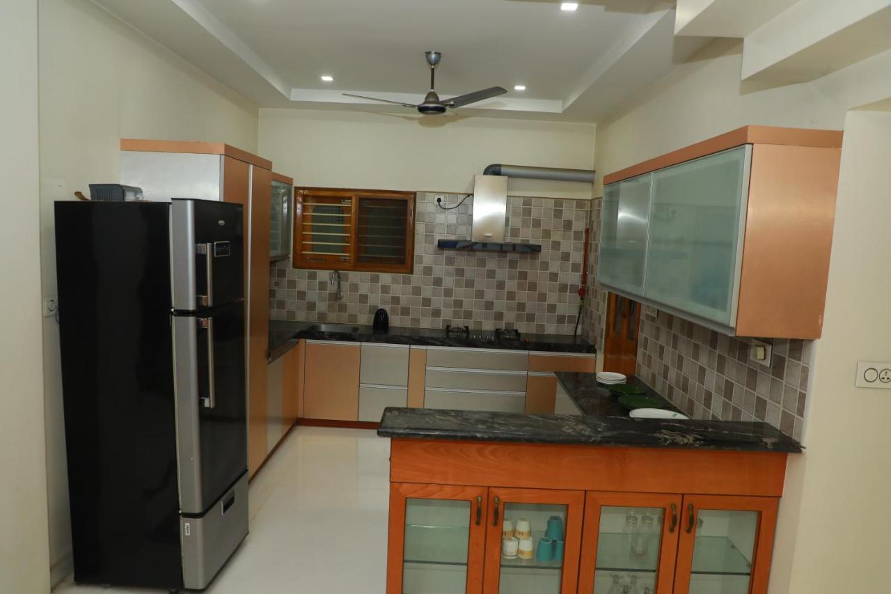 Hill View Paradise - 2Bhk'S & Rooms - A Golden Group Of Premium Home Stays - 蒂鲁帕蒂 外观 照片