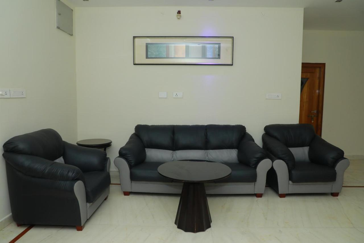 Hill View Paradise - 2Bhk'S & Rooms - A Golden Group Of Premium Home Stays - 蒂鲁帕蒂 外观 照片