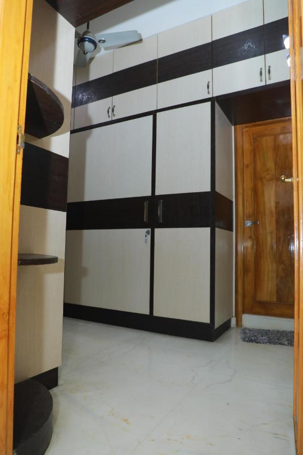 Hill View Paradise - 2Bhk'S & Rooms - A Golden Group Of Premium Home Stays - 蒂鲁帕蒂 外观 照片