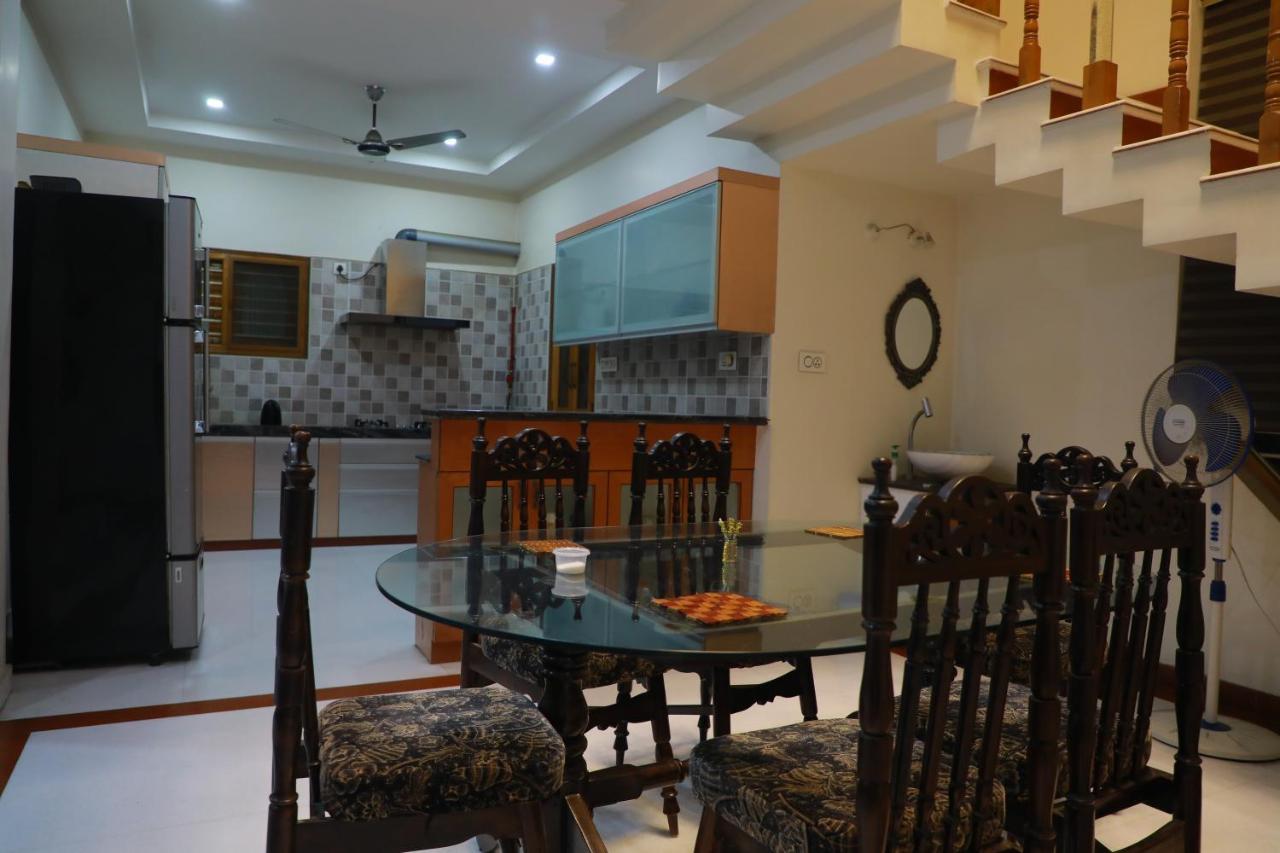 Hill View Paradise - 2Bhk'S & Rooms - A Golden Group Of Premium Home Stays - 蒂鲁帕蒂 外观 照片