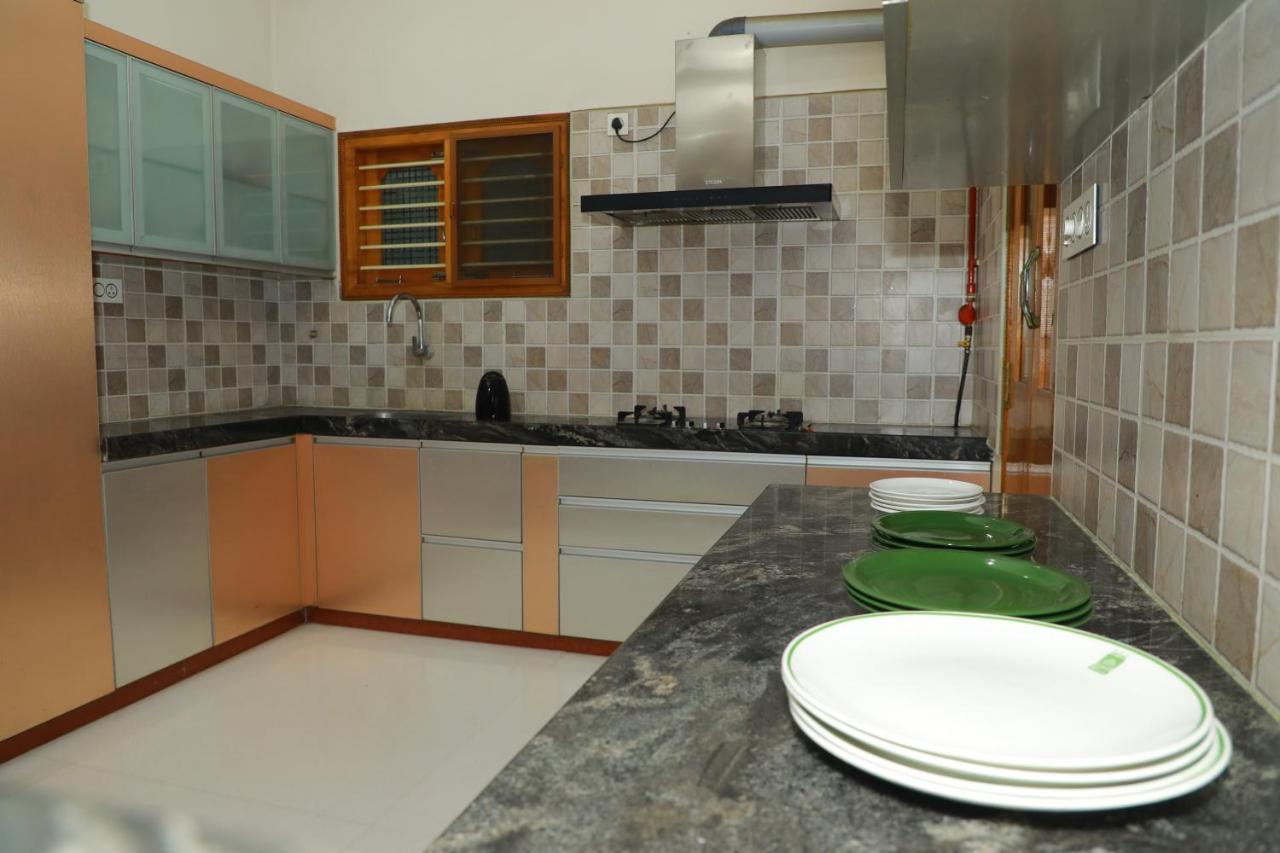 Hill View Paradise - 2Bhk'S & Rooms - A Golden Group Of Premium Home Stays - 蒂鲁帕蒂 外观 照片