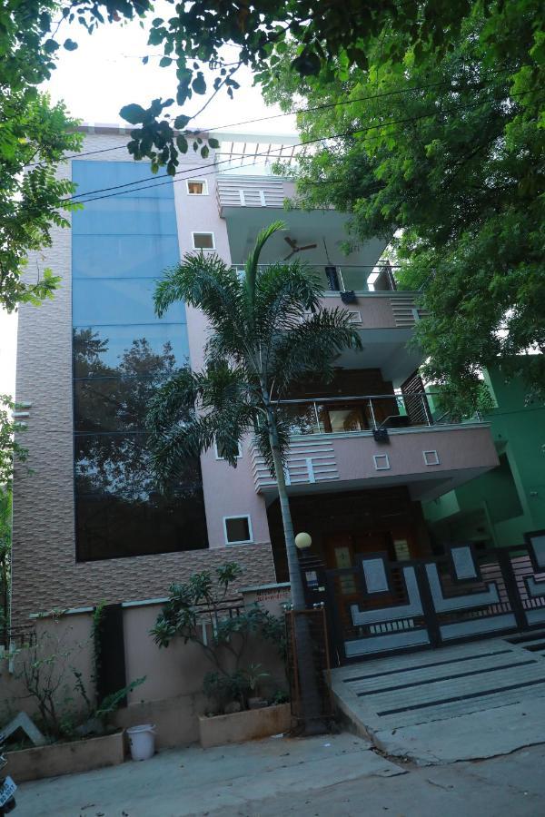 Hill View Paradise - 2Bhk'S & Rooms - A Golden Group Of Premium Home Stays - 蒂鲁帕蒂 外观 照片