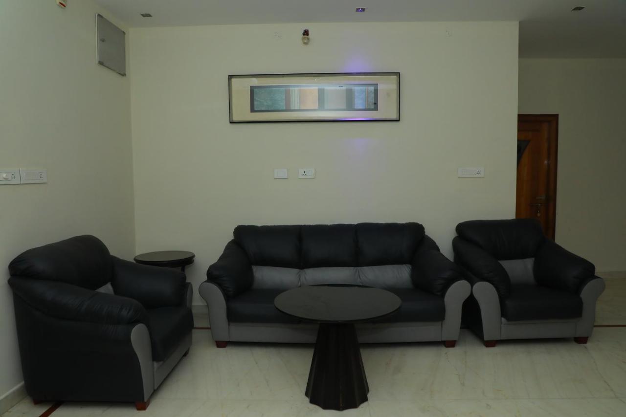 Hill View Paradise - 2Bhk'S & Rooms - A Golden Group Of Premium Home Stays - 蒂鲁帕蒂 外观 照片