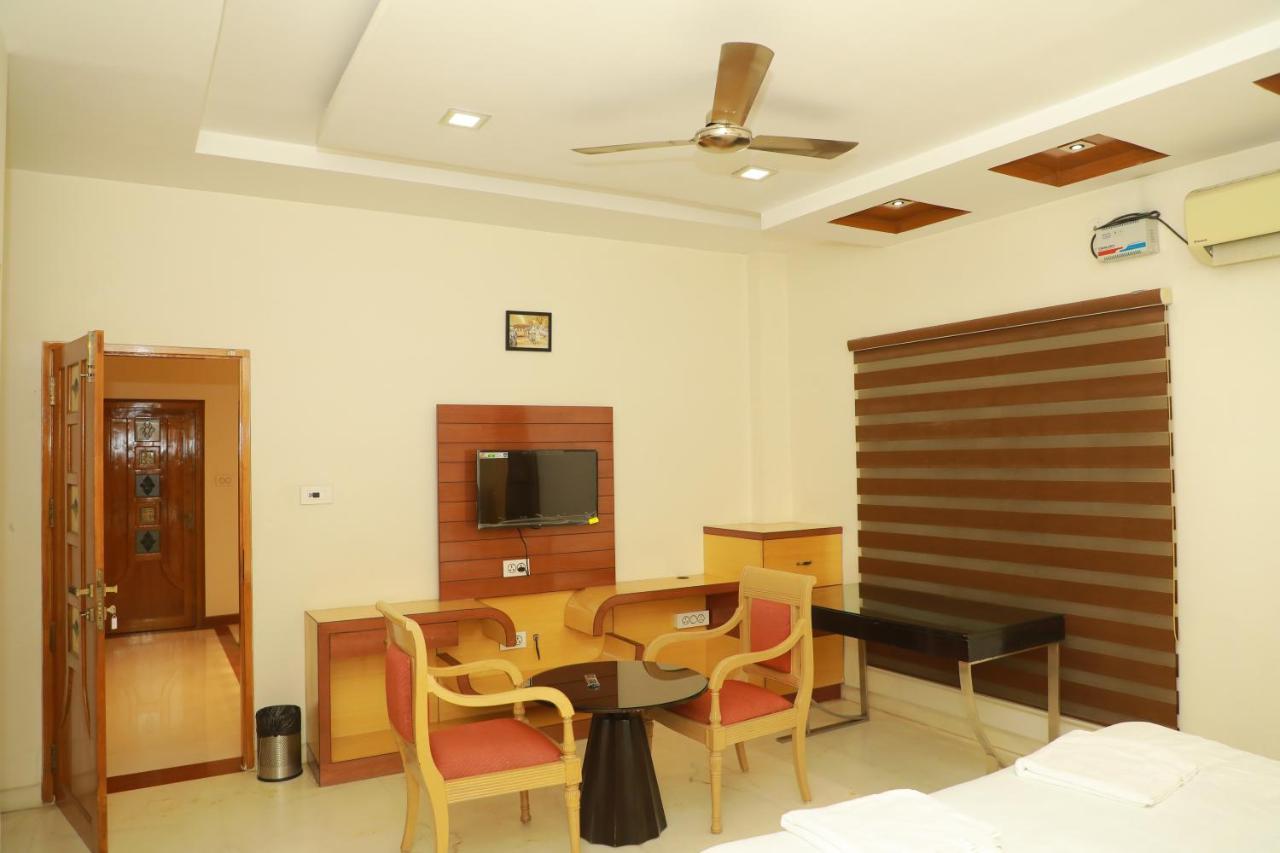 Hill View Paradise - 2Bhk'S & Rooms - A Golden Group Of Premium Home Stays - 蒂鲁帕蒂 外观 照片